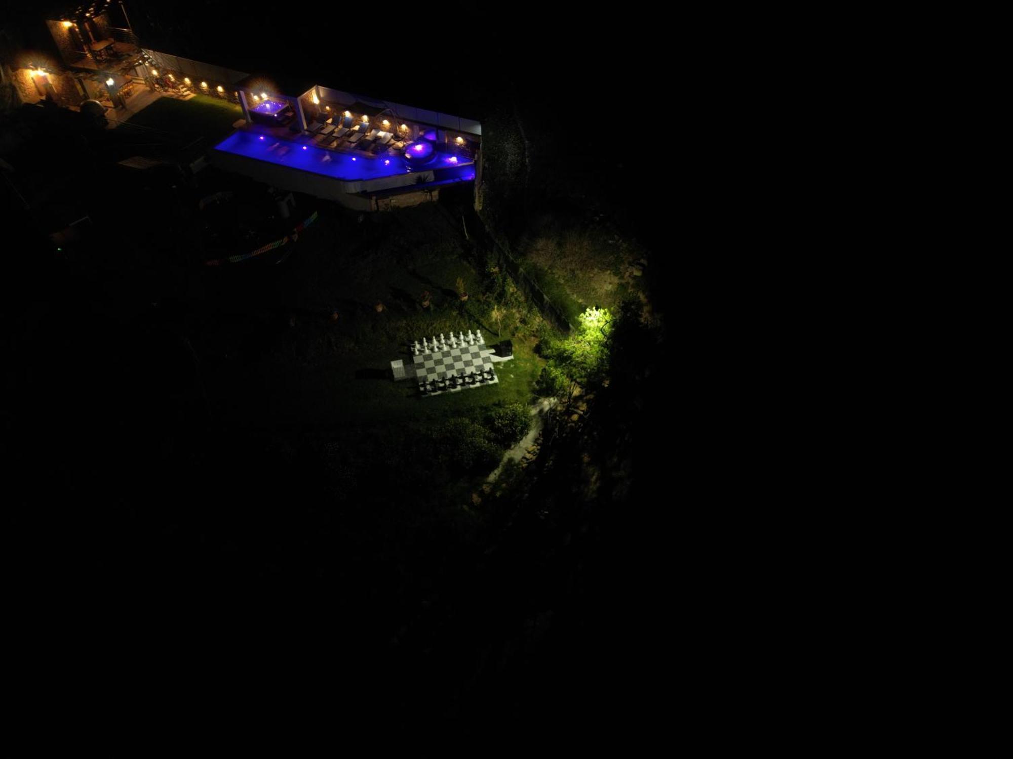 Heated Private Ozone Salt Pool, Jacuzzi, Cinema Inside & Outside, Ping Pong, Billiard, Ps5, Playground, Giant Chess, Giant Monopoly, Table Football, 3X Surround Sound - Villa Rokka Luxe Kíssamos Exterior foto